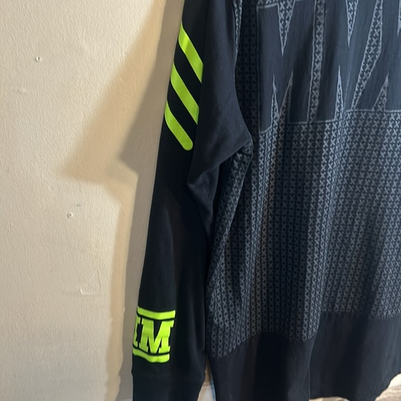 Switch Remarkable Men’s Athletic Long Sleeve Shirt Size Large - Picture 3 of 10